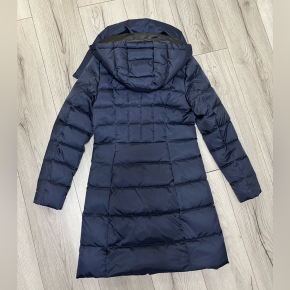 Tahari women’s down jacket with removable hood. Size XXS. Navy blue color. - Picture 6 of 8